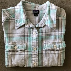Patagonia women's fjord flannel shirt
Size 0